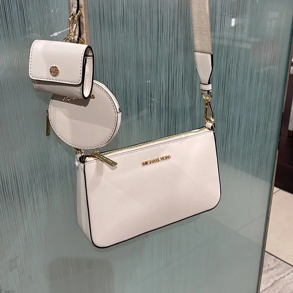 MICHAEL KORS
Jet Set Saffiano Leather Crossbody Bag with Case Apple Airpods Pro® - Picture 7 of 16